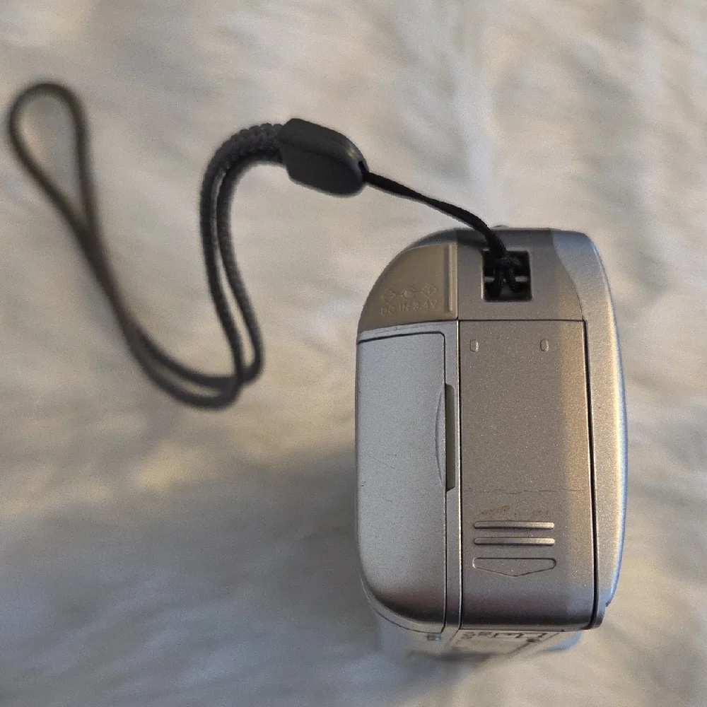 Olympus Camedia D-580 Zoom Digital Camera - Tested & Working - Silver Y2K